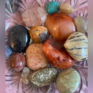 Glass Crystal Bowl with Palm Stones